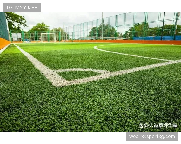 规则拆解型：职业足球比赛对草坪场地有哪些硬性要求？