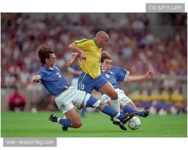 大罗连续强突防线主导进攻，关键战爆发压制对手后防