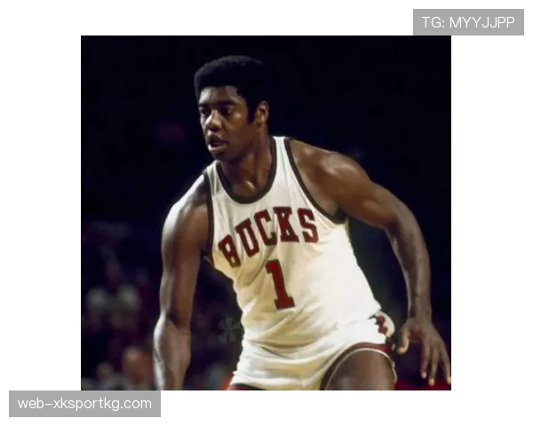 奥斯卡·罗伯特森多面手传球助力球队提升关键时刻效率