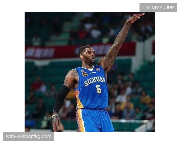 约什·史密斯突破拉开进攻空间效率显著提升对手防线难防